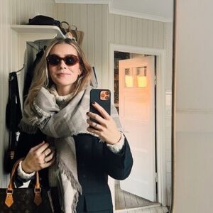 Meet your Posher, Lana J